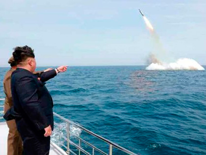 Corea del Norte lanzó un misil balístico desde un submarino