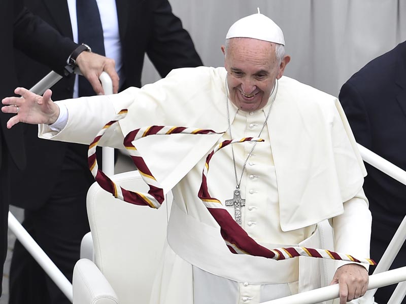 Papa Francisco: «La felicidad no es un app que se pueda descargar en el móvil»