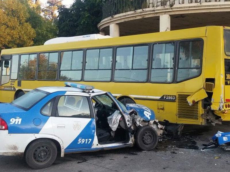 Violento choque de patrullero durante persecución a ladrones