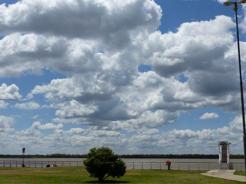 Se viene un fin de semana con calor, nubes y probables tormentas
