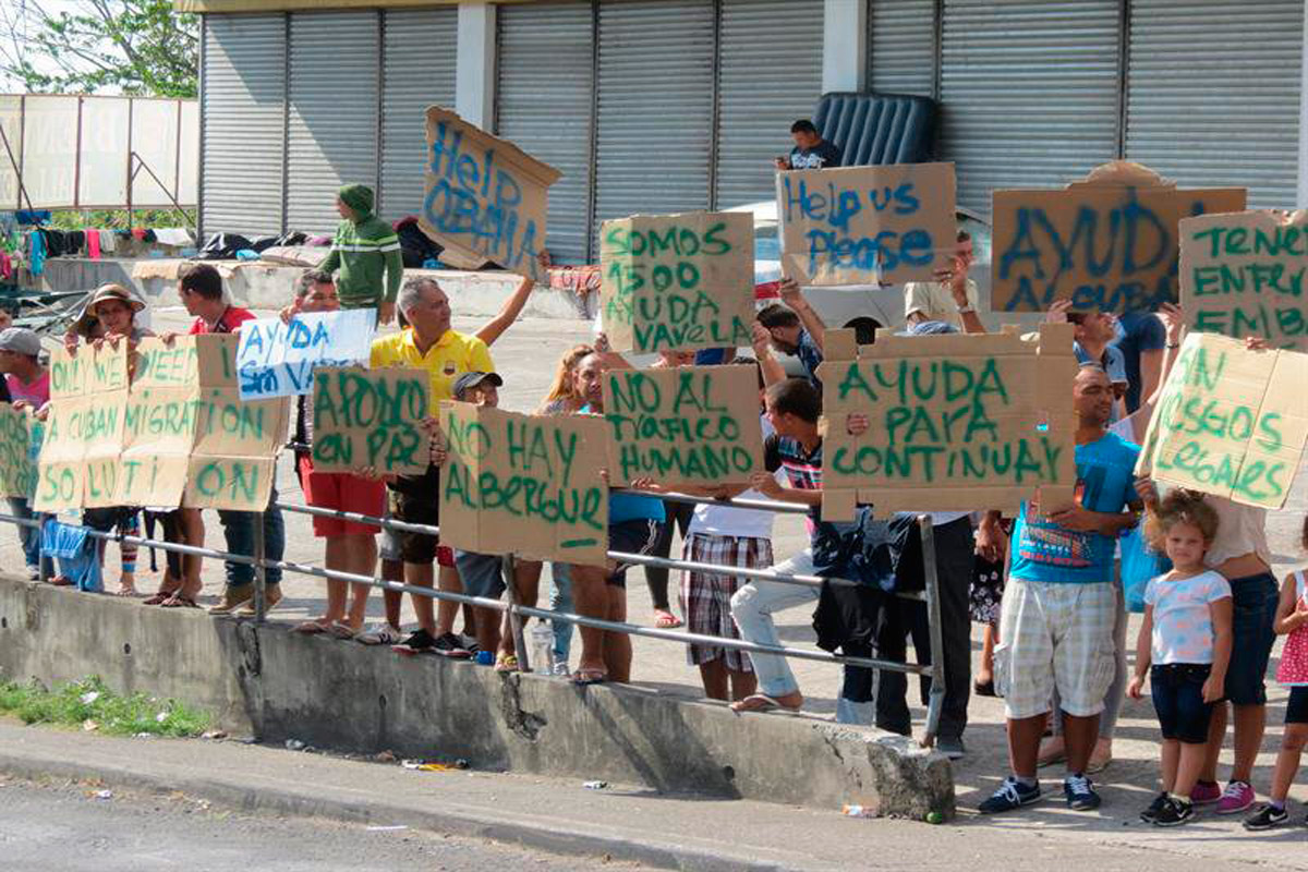 Reclamos de cubanos están varados en Panamá