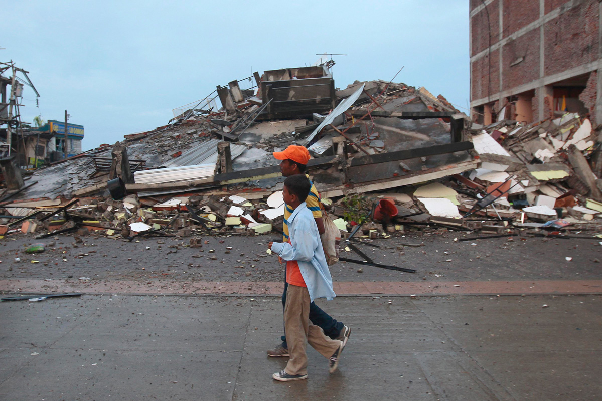 Ecuador: continúa la búsqueda de sobrevivientes luego del terremoto