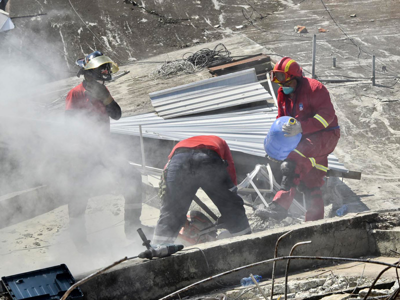 Sismo en Ecuador: buscan a 33 argentinos que perdieron contacto con familiares