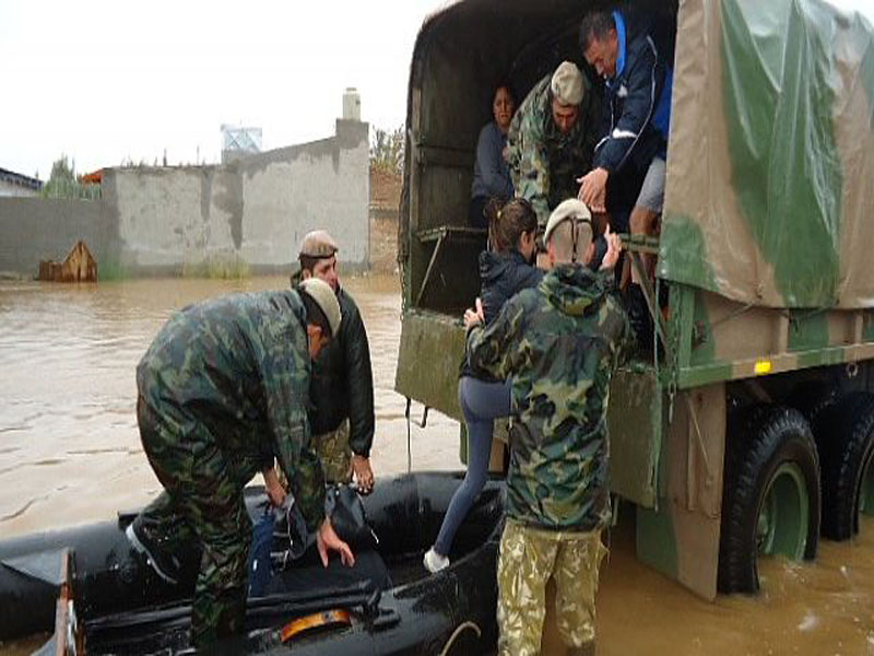 Ejército y Armada continúan con el apoyo a inundados del Litoral