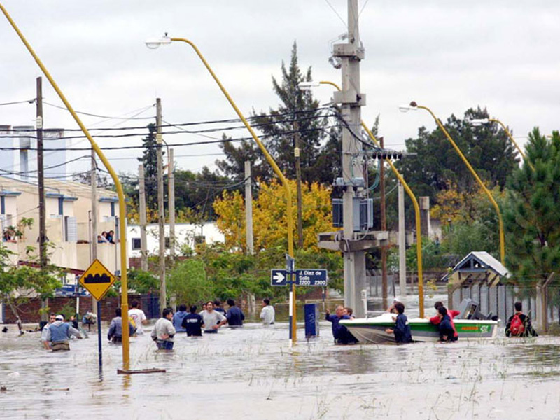 A 13 años, los santafesinos recuerdan trágica inundación