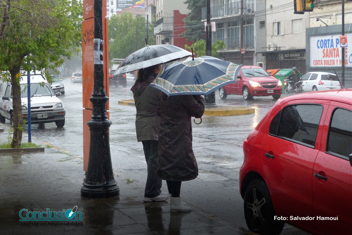 Humedad, lluvia y alerta en otro viernes gris y nublado