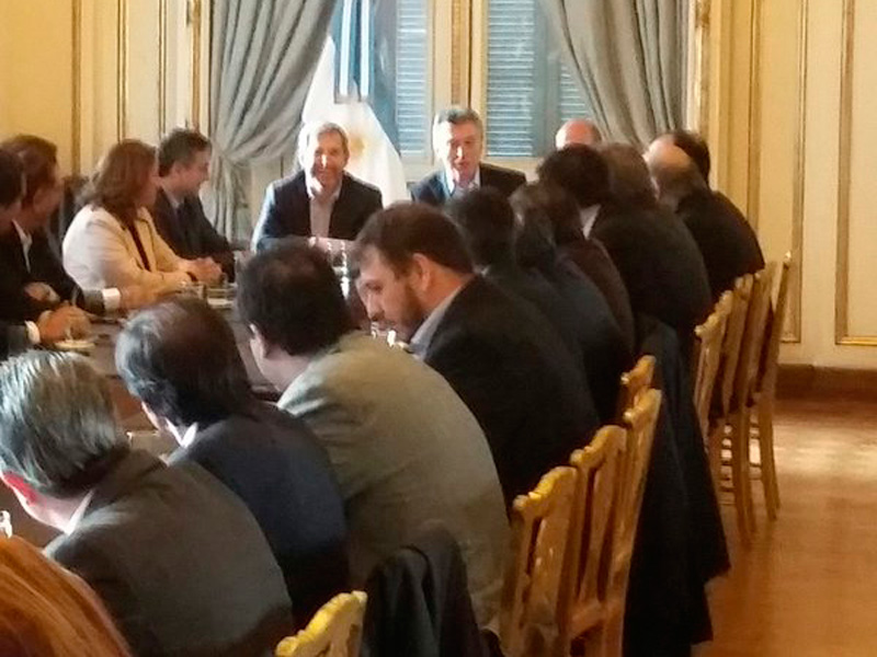 Macri está reunido con intendentes, entre ellos se encuentra Mónica Fein