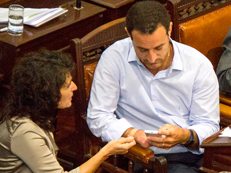 Debaten ampliar licencias por maternidad, nacimiento y adopción