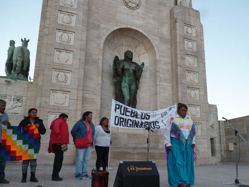 Homenaje de pueblos originarios al «Día del Indio Americano»