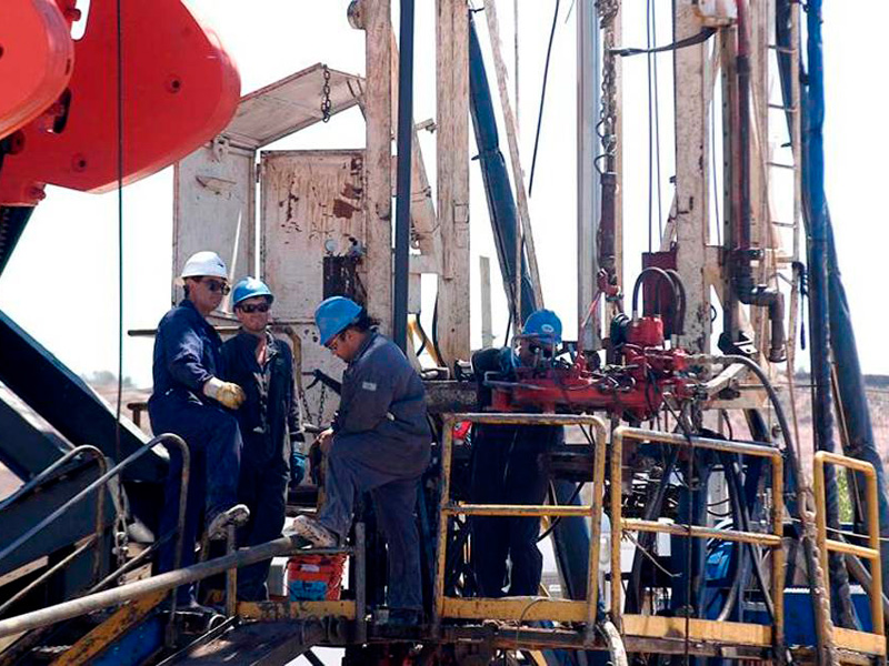 La petrolera estatal YPF recorta más de 2.000 trabajadores