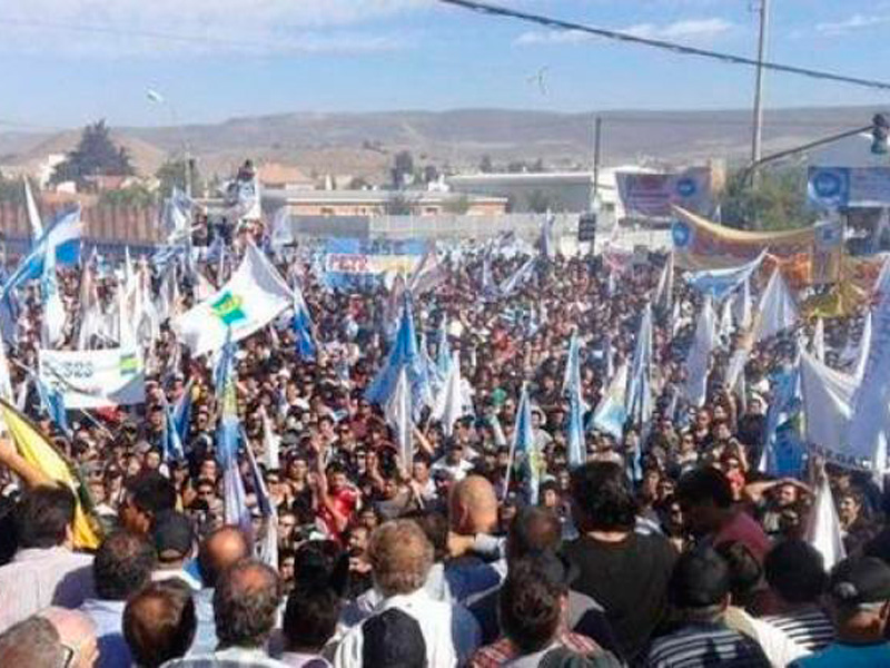 Empresas petroleras amenazan despedir a 5000 trabajadores en la patagonia