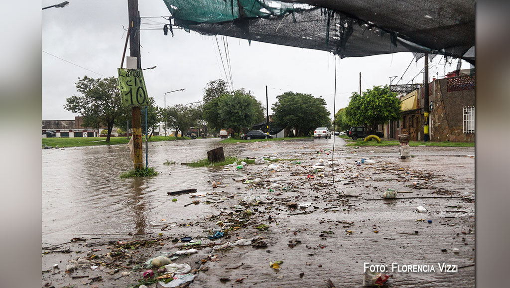 Afrontando la lluvia en la zona sur de la ciudad