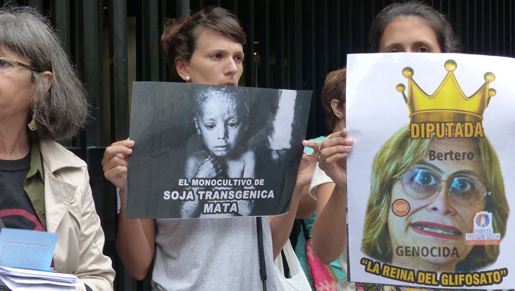 Remate del primer lote de soja en la Bolsa de Comercio de Rosario.