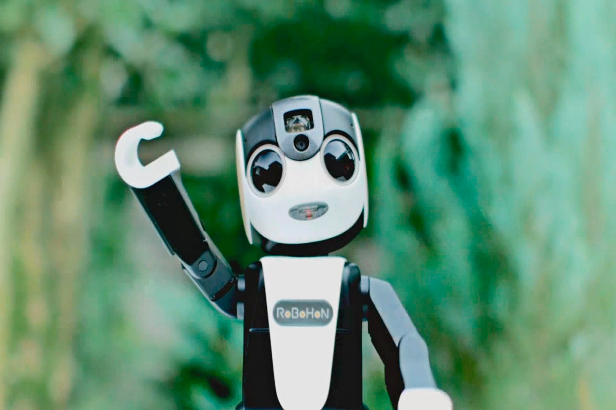 Robohon, el primer móvil robótico