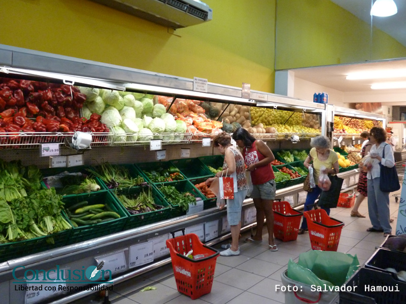 Familia necesitó más de $17.000 en marzo para canasta básica