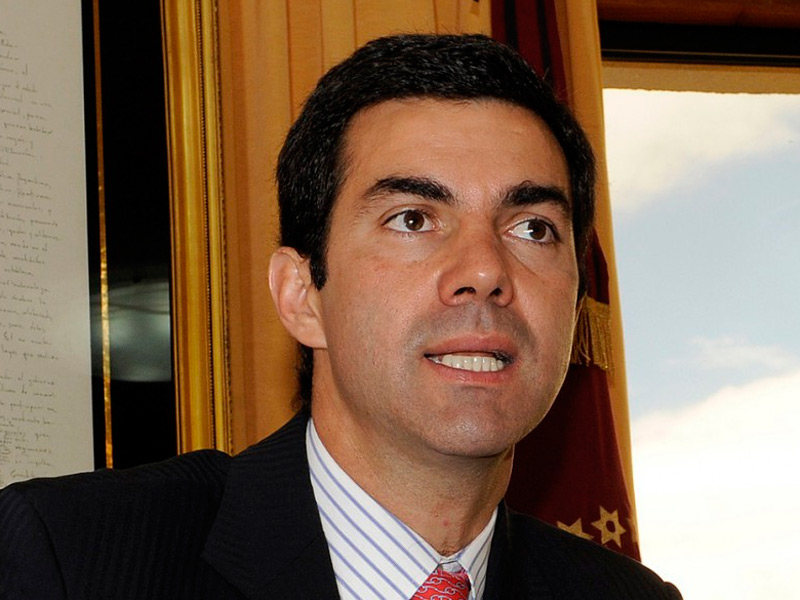 Urtubey pidió “mayor competitividad sin baja de salarios”