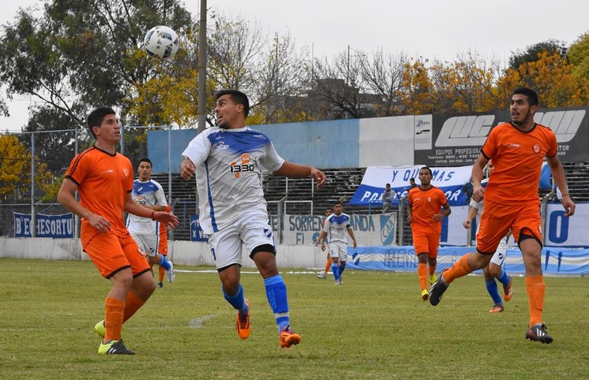 Argentino volvió al triunfo y a la punta del campeonato