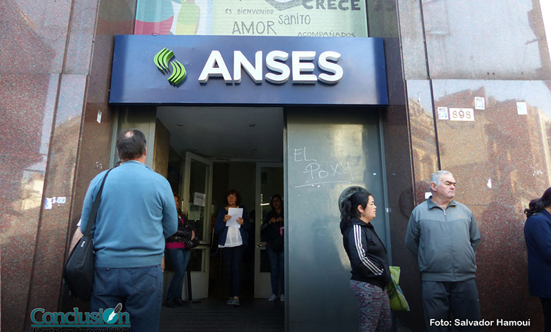 Gobierno busca fondos a través de dos letras por 500 millones de dólares