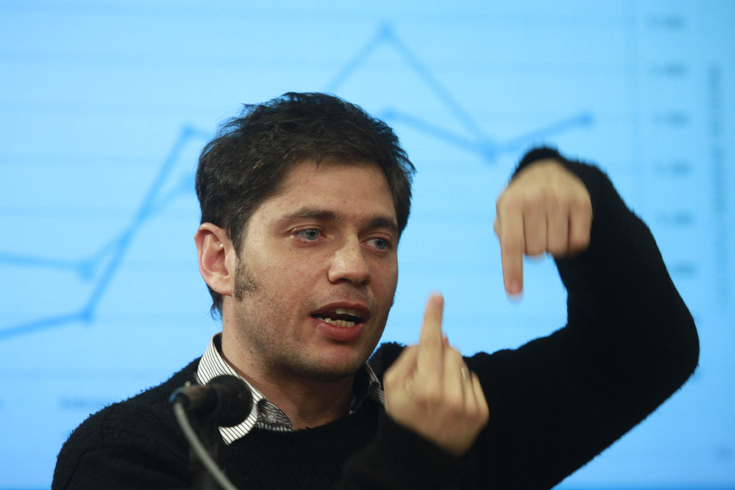 Axel Kicillof, con los tapones de punta por dólar futuro