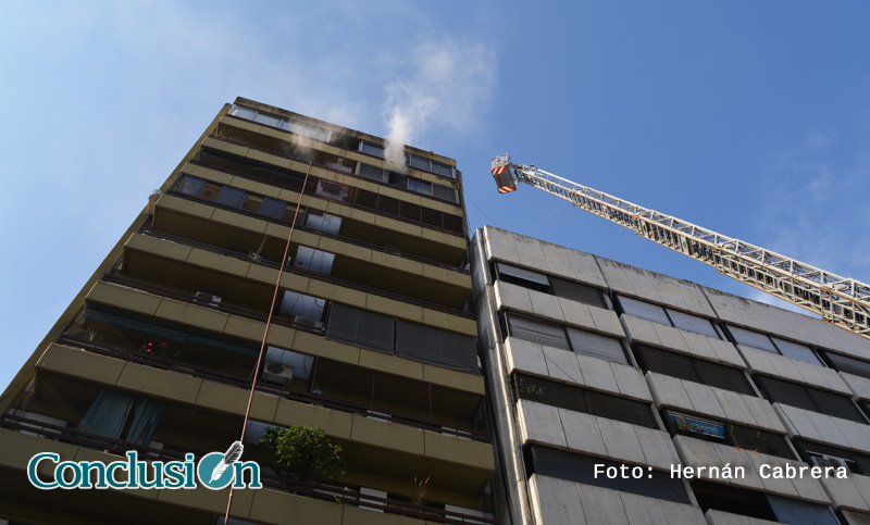 Alarma por incendio en un departamento del microcentro