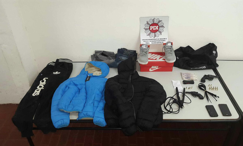 La Policía de Investigaciones detuvo a dos personas por el robo a una tienda