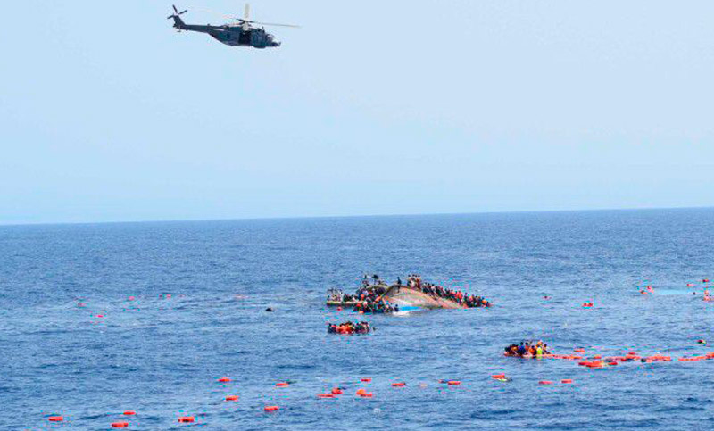 Hasta 30 muertos en un naufragio frente a la costa de Libia