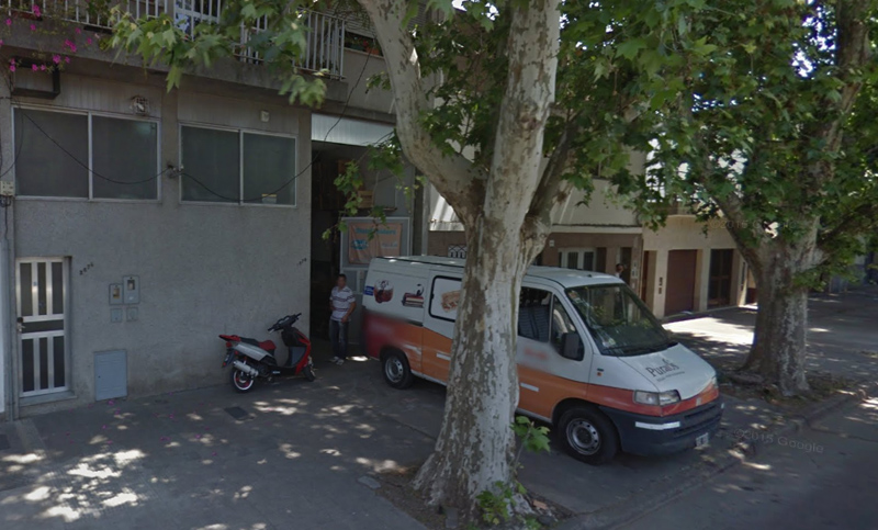 La policía detuvo a tres delincuentes en pleno robo a una panificadora