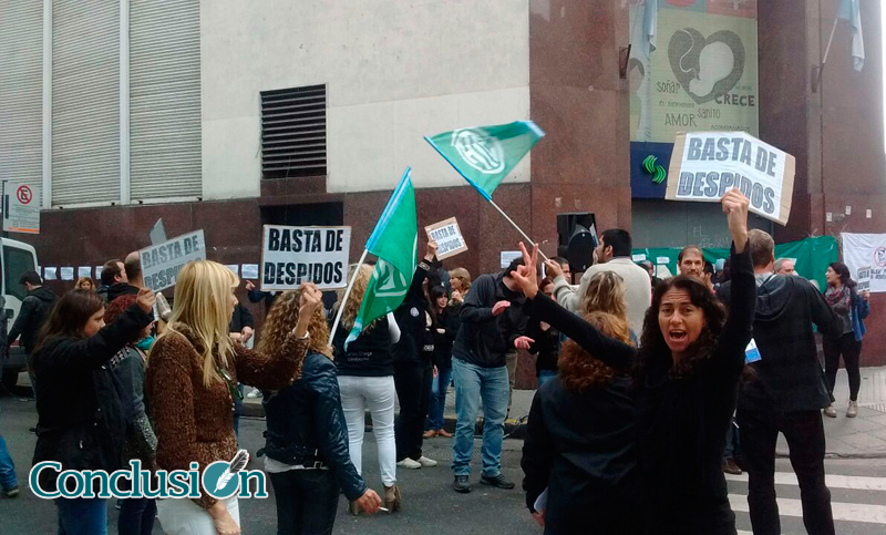 Empleados de Anses Rosario se movilizaron contra despidos