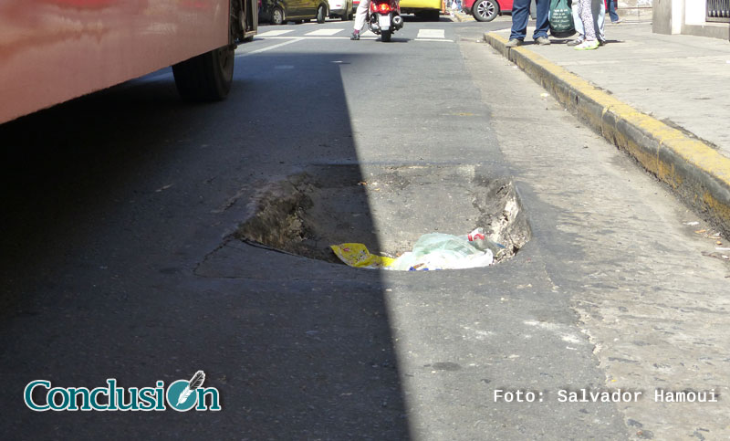 A manejar con cuidado: pasar por un bache puede costar hasta 10 mil pesos