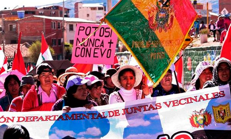 Heridos y detenidos en una protesta contra despidos en Bolivia