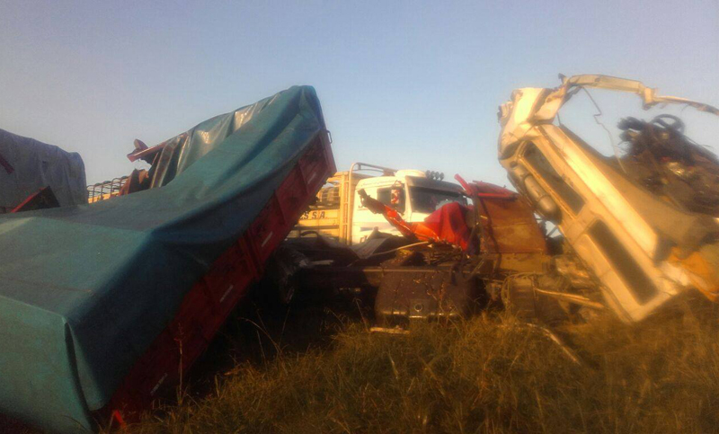 Un muerto y un herido al chocar dos camiones en la ruta 34