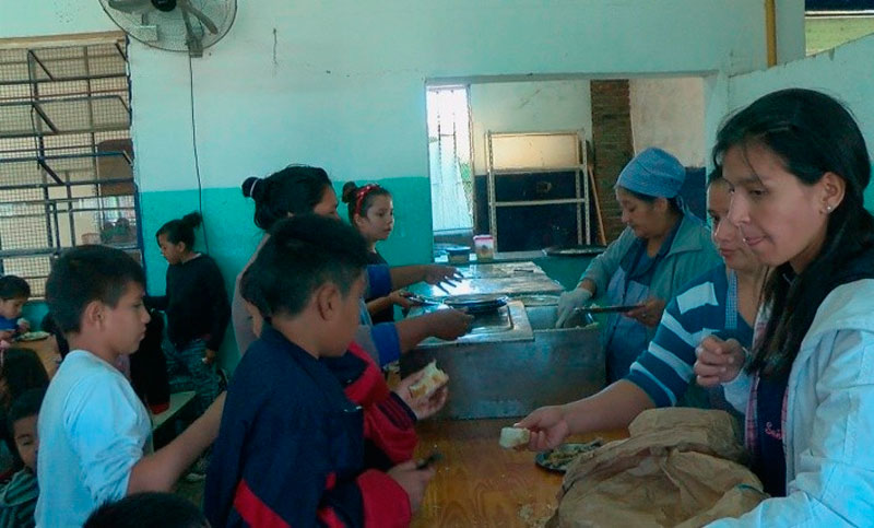 “En Rosario aumentó un 25% el número de chicos que comen en la escuela”