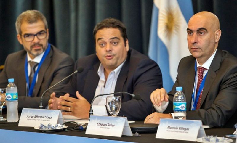 Reunión clave para aumentar un 30% el salario mínimo
