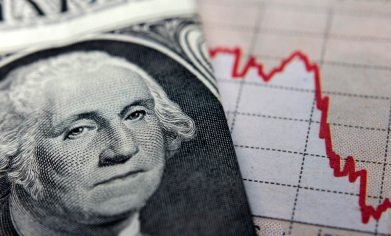 El dólar profundizó su caída y el minorista tocó su mínimo en cuatro meses