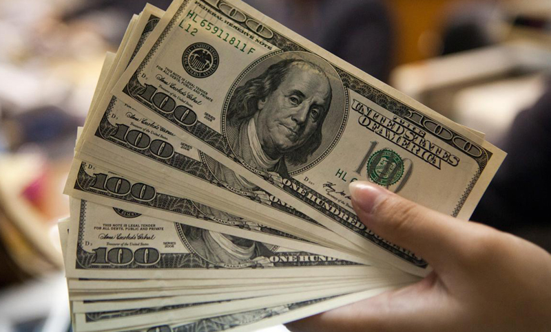 El dólar cerró en $17,86 y cayó por segundo día consecutivo