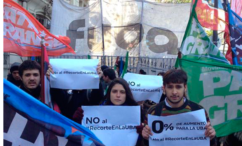 Gremios universitarios y estudiantes marchan «por la educación pública»