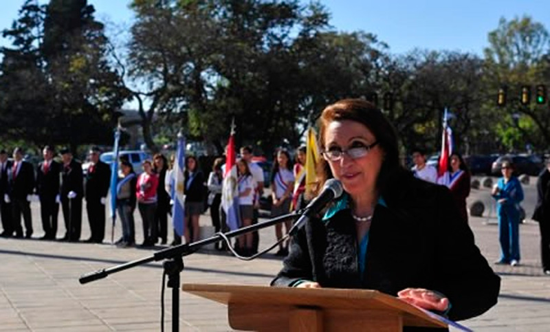 Fein preside el acto oficial por el 206º aniversario de la Revolución de Mayo