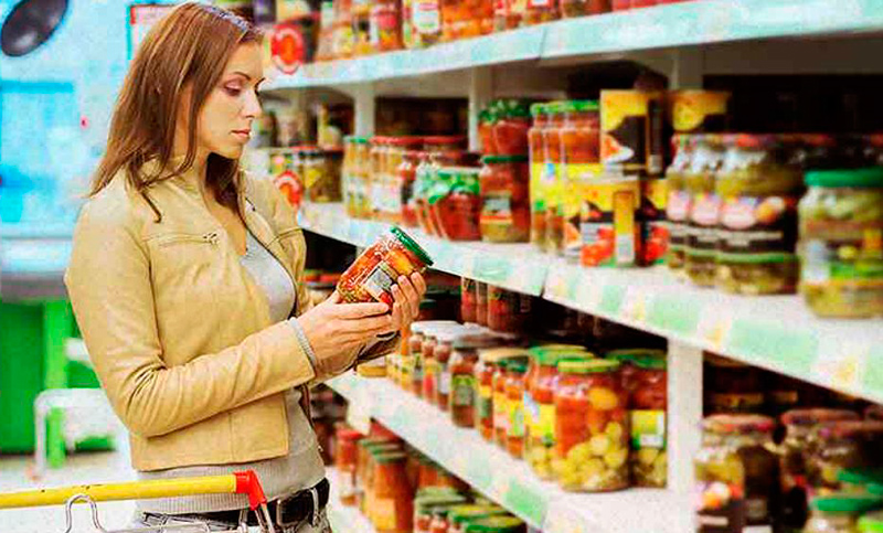 El consumo se enfrió en agosto y habría caído cerca de un 8 por ciento