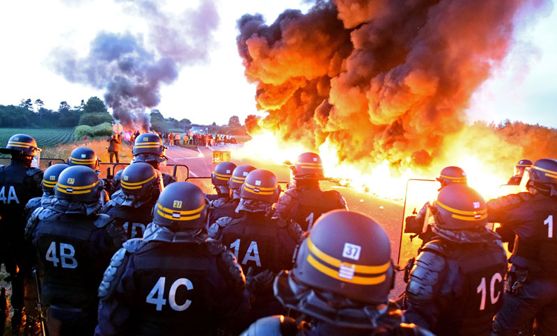 Francia: el gobierno utiliza reservas ante huelgas  y bloqueos en refinerías