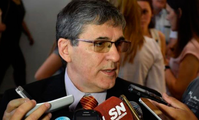 “Las docentes planean los embarazos para cobrar sin trabajar”