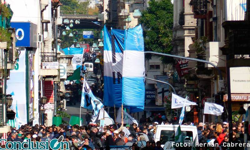 gente-movilización-acto