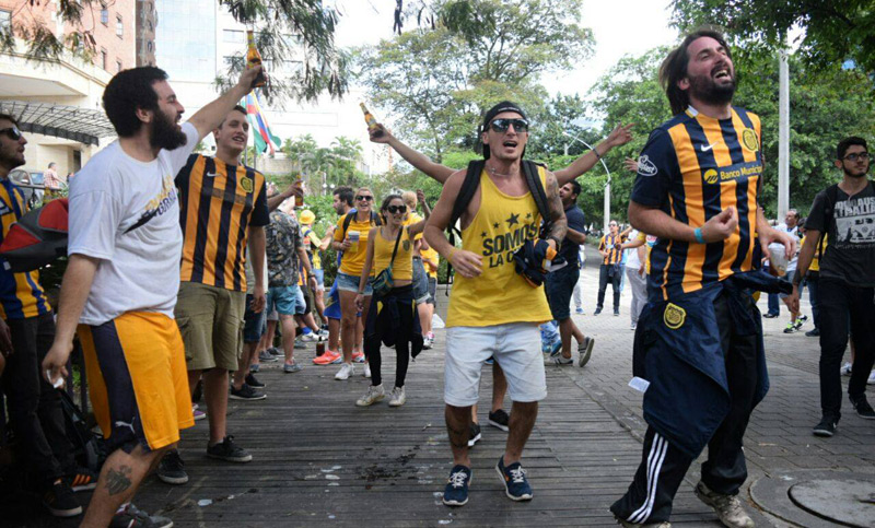 Los hinchas canallas se hacen sentir desde temprano en Medellín