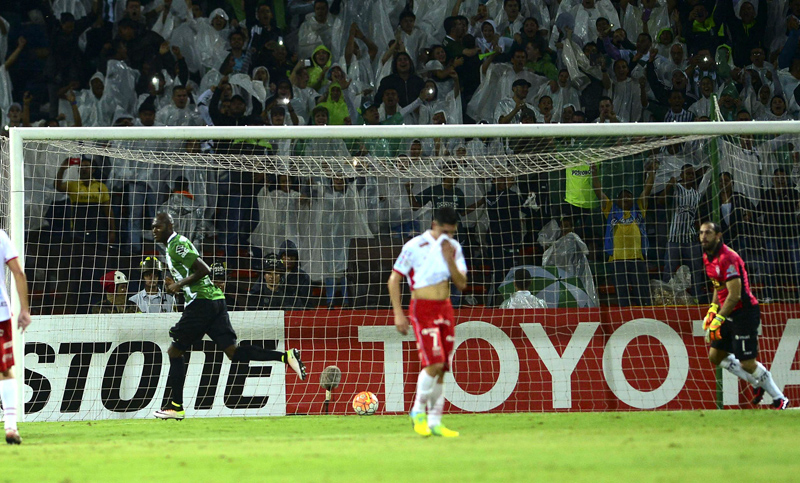 Copa Libertadores: Huracán quedó eliminado en un final escandaloso