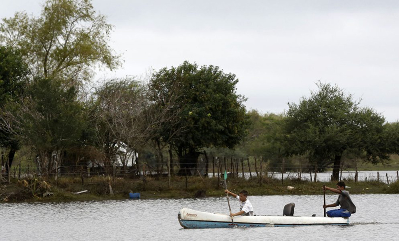 El Paraná y el Salado bajan, pero aún hay familias evacuadas