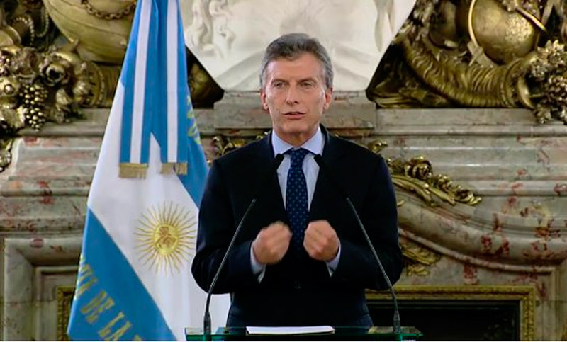 Macri acordó con empresarios frenar despidos por 90 días