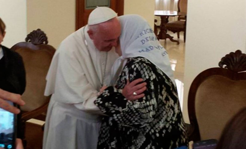 Francisco se reunió durante una hora con Hebe de Bonafini en Santa Marta
