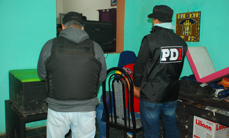 La Policía de Investigaciones detuvo a cuatro personas por amenazas y usurpación
