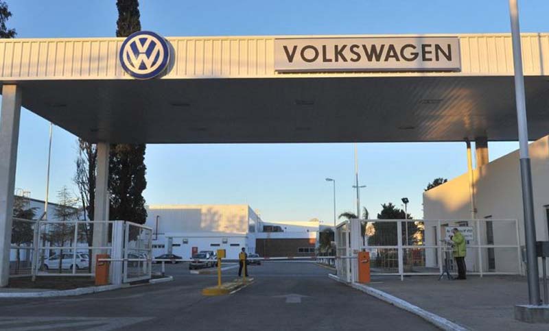 Volkswagen inicia suspensiones semanales de operarios en Córdoba