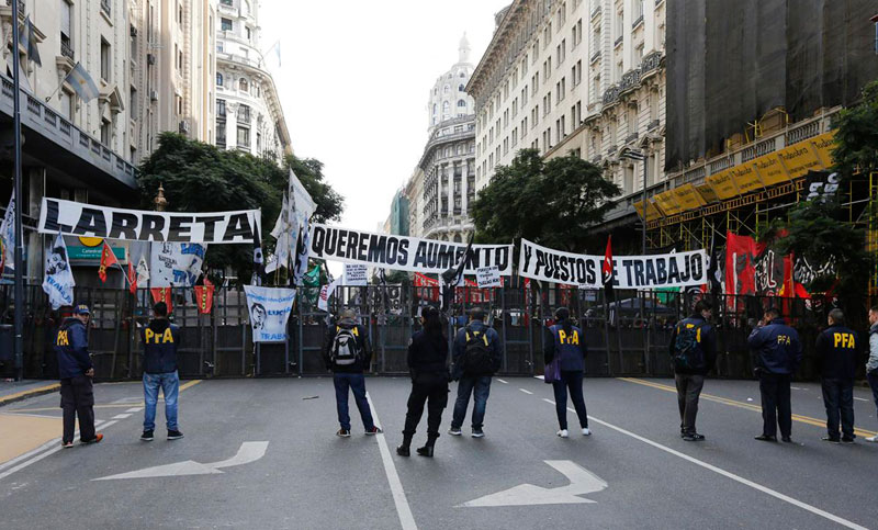 Cooperativistas marcharon a Plaza de Mayo y entregaron petitorio a Larreta