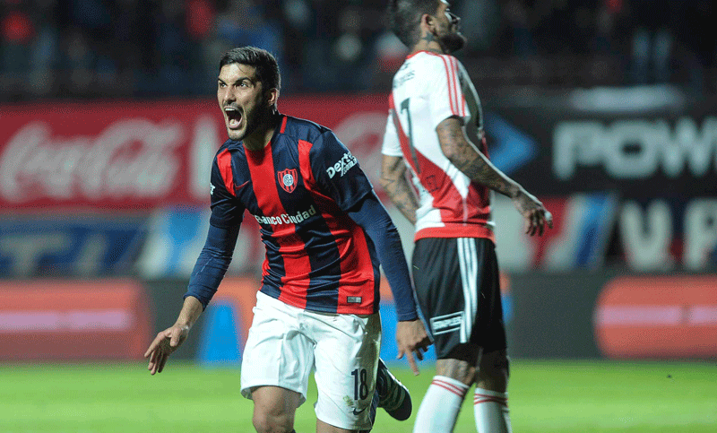 San Lorenzo le ganó a River y se mantiene en la cima